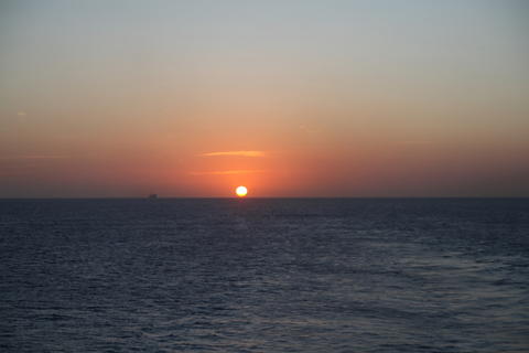 Prima alba dal traghetto