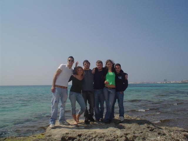 Ciubo, Vale, Masa, Kenzio e Federica sulla spiaggia di Gallipoli